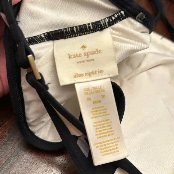 Kate Spade dive right in black floral bikini top size XS - Picture 3 of 4